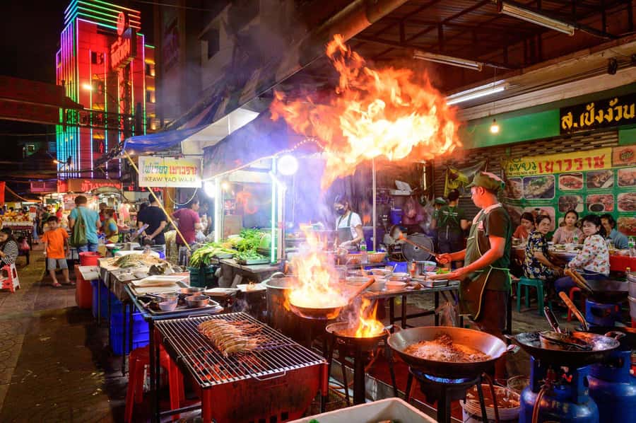 Bangkok: TUK TUK Tour Night Life Private with Hotel Pick Up - Khao San Road at Night, Then Wat Ratchanatdaram’s Lights