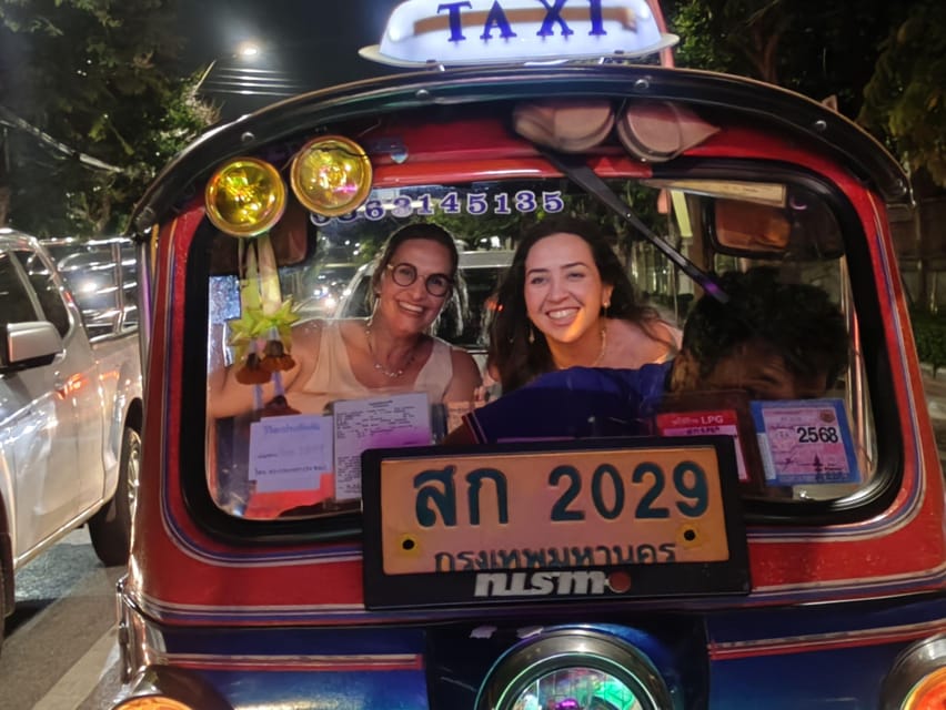 Bangkok Tuk Tuk Tour with Hotel Pick up and Dinner - Khao San Road at Night: The Back-and-Forth Energy