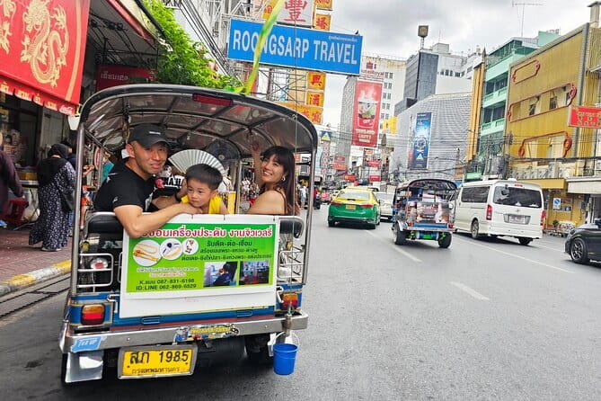 Bangkok : TUK TUK Twilight Cultures Market and Food Taste - Start at Sanam Chai or Chilling Cafe, then roll in by tuk tuk