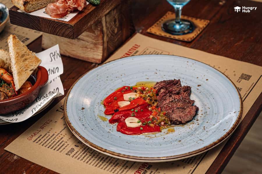 Bangkok: UNO MAS at Centara Grand Central World - The 90-minute flow: live music and entertainment without dragging dinner