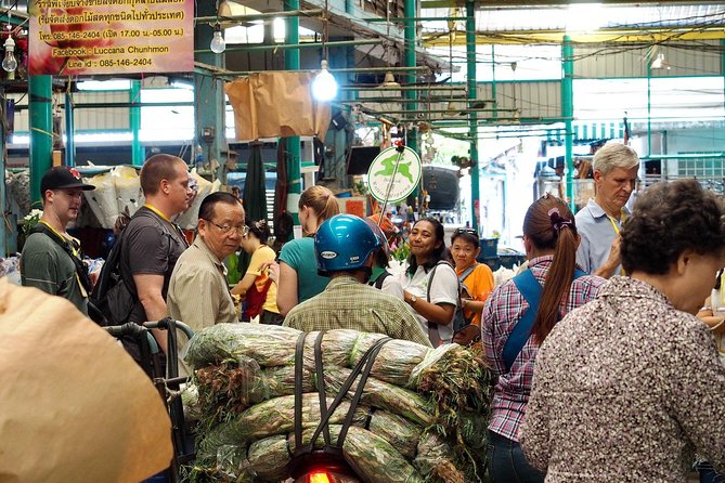 "Bangkok Walking Hopping Tour" show city’s historic sights are located. - Stop 3: Sampeng Market, bargain clothes and fast shopping energy (1 hour 30 minutes)