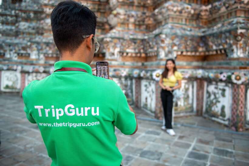 Bangkok: Wat Pho and Wat Arun Guided Walking Tour - A Cooling Coconut Break Between Two Big Temples