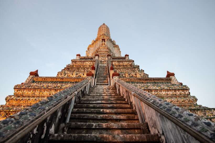 Bangkok: Wat Pho and Wat Arun Guided Walking Tour - How the Guide Makes Temple History Feel Tangible