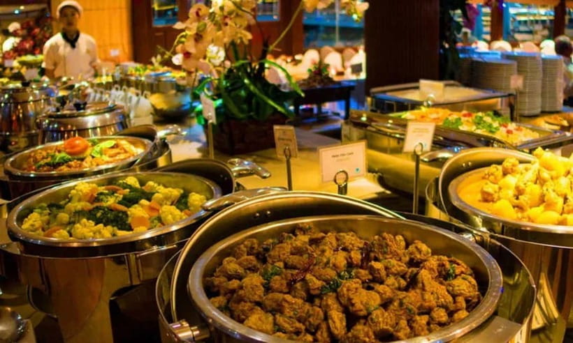 Bangkok: White Orchid Chao Phraya Cruise, Thai Buffet & Beer - Night views you actually notice from the river