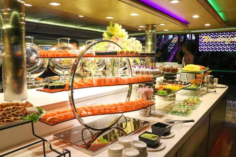 Bangkok: Wonderful Pearl Dinner Cruise and Live Performance - Entertainment Onboard: Thai Dance, Drag Cabaret, and the Music That Builds Energy