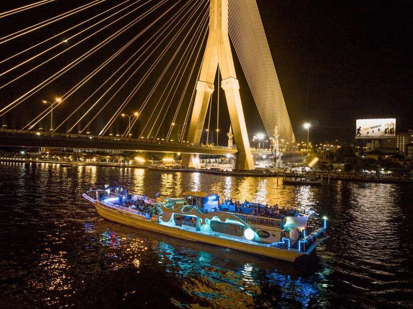 Bangkok: Yodsiam Sightseeing Cruise Snacks & Unlimited Beer - A party cruise on the Chao Phraya, not a museum trip