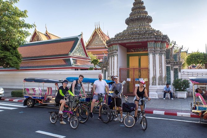 Bike & Bite with Boss: Explore Bangkok - Pajin cockle Texas Yaowarat area: the street-food hour that does the heavy lifting