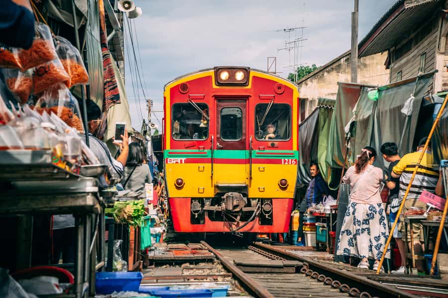 BKK: Ayutthaya, Maeklong Railway, Damnoen Saduak Floating - Why this one-day trip is different from just temples
