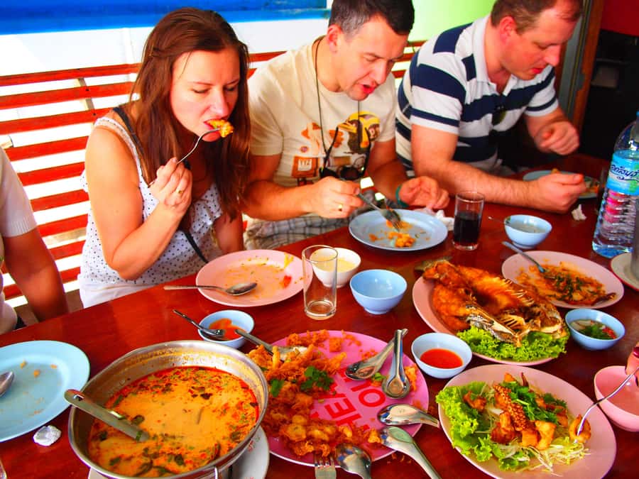 BKK :Meet monkey, mangrove forest, seafood& market -private - Damnoen Saduak Floating Market: the river-world you come for