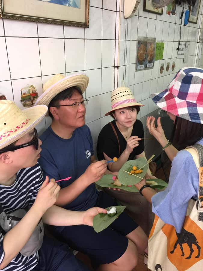 BKK’s Ultimate Food & Canal Tour "Tuk-Tuk Temples & Tastes" - What to bring, what to skip, and how to handle the market heat