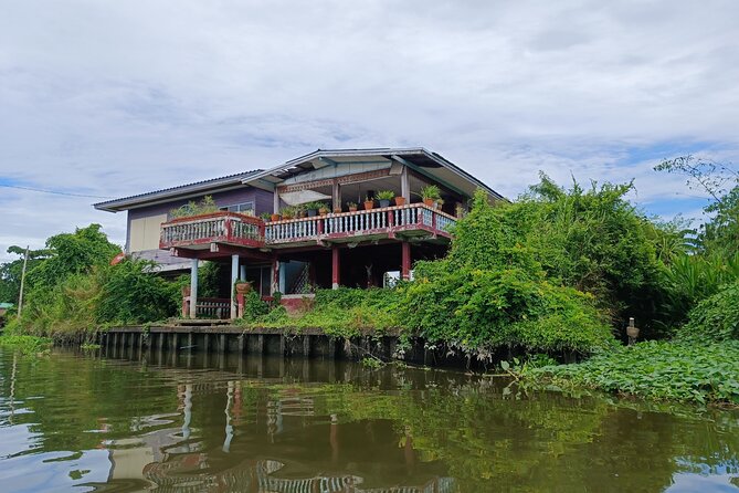 Canals of Bangkok private tour - Shore stops: temple or market time with an English guide