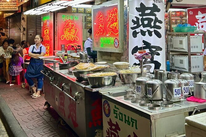 Chinatown Street Food Small Group Tour in Bangkok - Meet at MRT Wat Mongkong, then walk straight into Chinatown