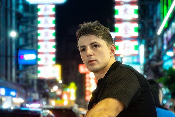 Chinatown (Yaowarat Road) Neon Photoshoot - Meet Varin Khanijou and the Photo Style You Can Expect