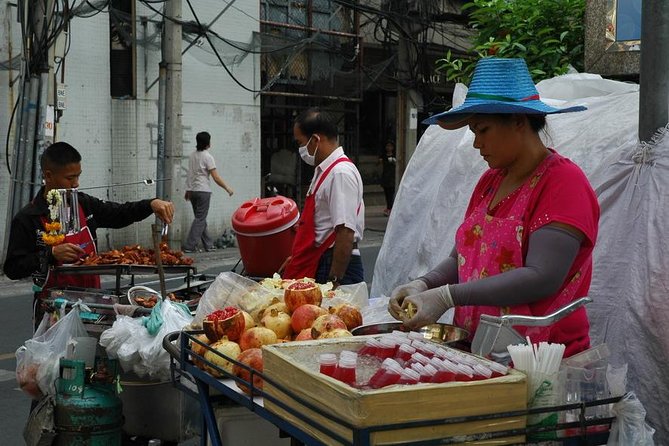CHOB Bangkok Walking Tour (Talking + Walking + Eating) - Khaosan Road energy and the backpacker hub