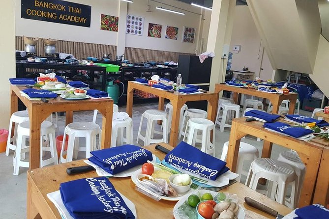 Choose 5 Dishes: Half-Day Cooking Class in Sukhumvit with Market Tour - What you eat at the end: a full Thai meal, not snack portions