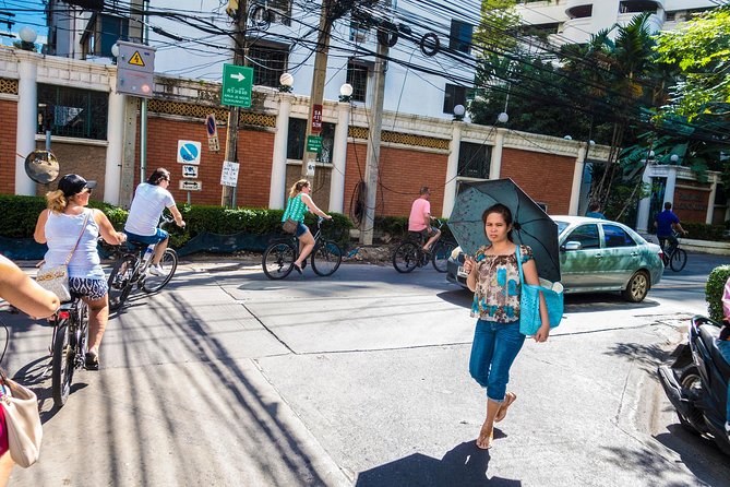 Countryside Bangkok and a Local Floating Market Tour by Bicycle Including Lunch - Pedaling into local food life at the Khlong Toei wet market