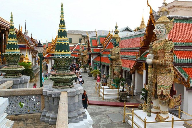 Damnern Saduak Floating Market, Grand Palace and Wat Phra Keo Tour from Bangkok - Private guide perks: customization that actually changes your day