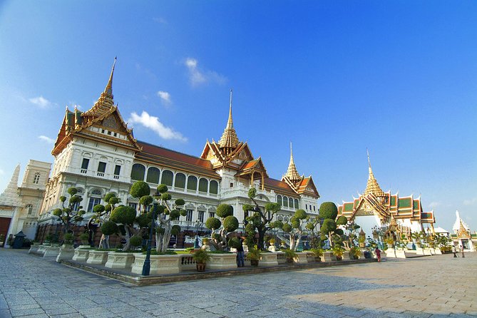 Damnern Saduak Floating Market, Grand Palace, Wat Phra Keo & Wat Pho - Wat Pho and the Reclining Buddha: A Big Temple That’s Still Manageable