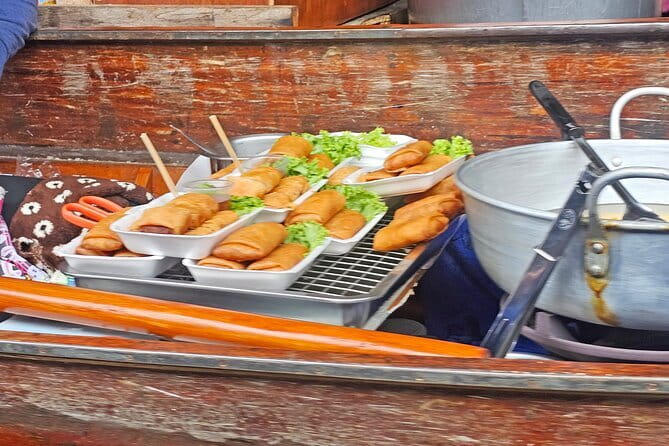 Damnoen Saduak Famous Floating Market and Mea Klong Railway Tour - A 96 km day trip: getting out of Bangkok without feeling rushed