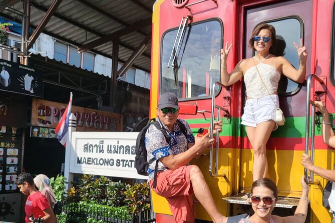 Damnoen Saduak Floating Market and Maeklong Railway Market Tour - Wat Bang Kung: the banyan-root chapel and the dress code that matters