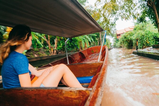 Damnoen Saduak Floating Market and Maeklong Railway Market Tour - Food and shopping strategy: what to spend on, what to skip
