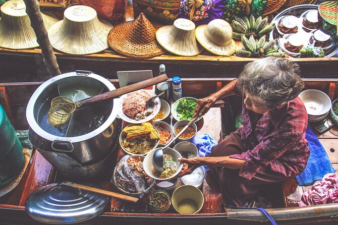 Damnoen Saduak Floating Market & Maeklong Railway Market Tour From Bangkok - Mae Klong Railway Market (Hoop Rom Market): the train moment