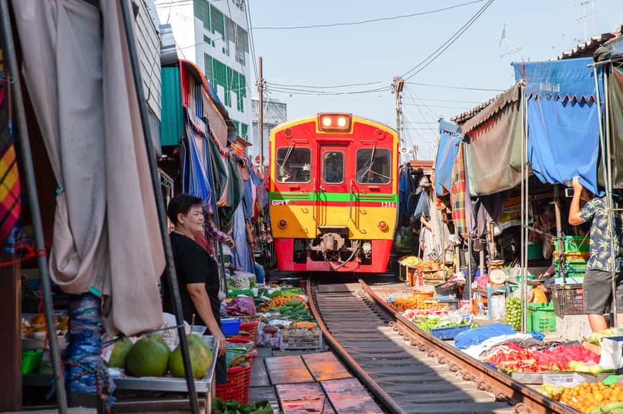 Damnoen Saduak, Reclining Buddha, and Wat Arun Private Tour - Key Things You’ll Notice on This Day Trip
