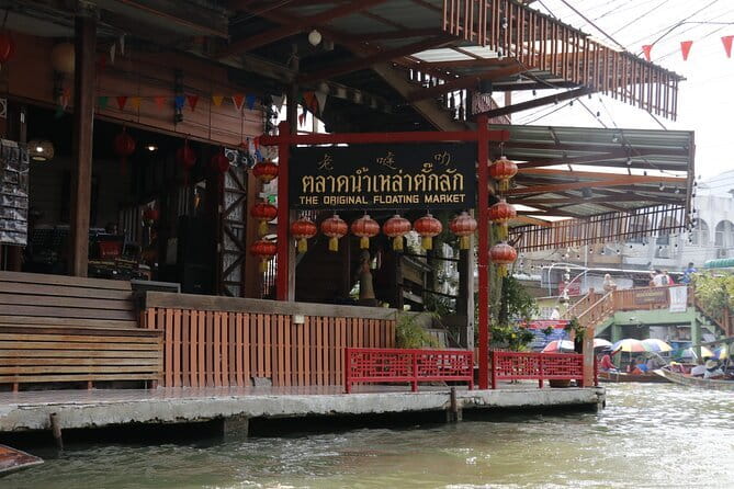 Day Trip to Bangkok Floating Market & Maeklong Railway - Stop 1: Damnoen Saduak Floating Market and that long-tail boat ride