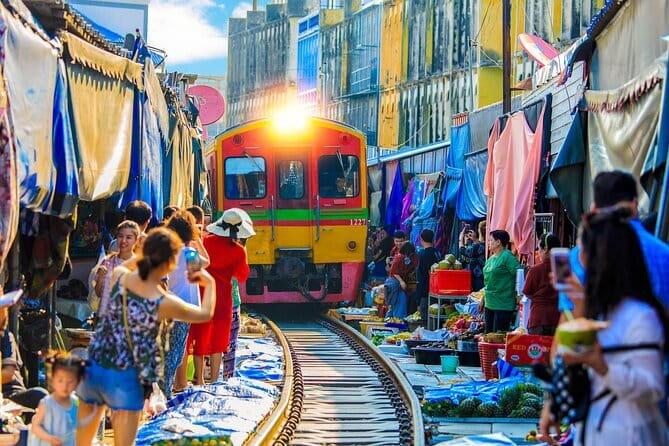 Day Trip to Bangkok Floating Market & Maeklong Railway - Stop 2: Buffalo Café at Amphawa, a break that divides opinions