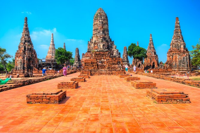 Definitive tour of 4 ancient capitals Ayutthaya ruins in Japanese - Wat Mahathat and the Miracle Buddha Head in Bodhi Tree Roots