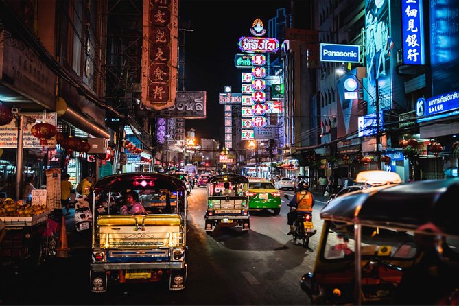 Discover Bangkok at Night 5-Hour Bike Tour with dinner - Stop 1: Kuan Yim Shrine (Thian Fa Foundation), incense and chanting