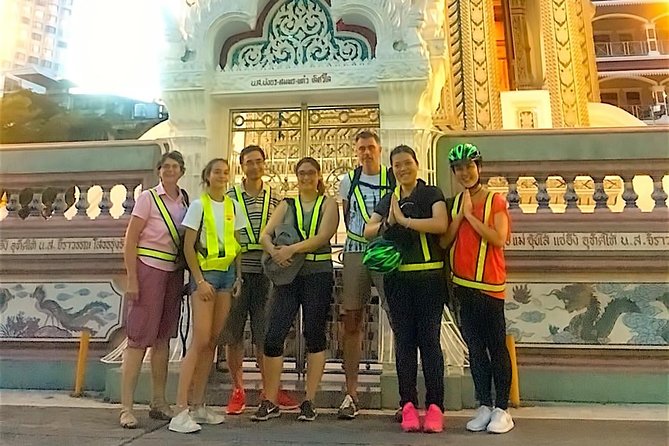 Discover Bangkok at Night 5-Hour Bike Tour with dinner - Stop 5: Chao Phraya River ferry transfer, a calm break