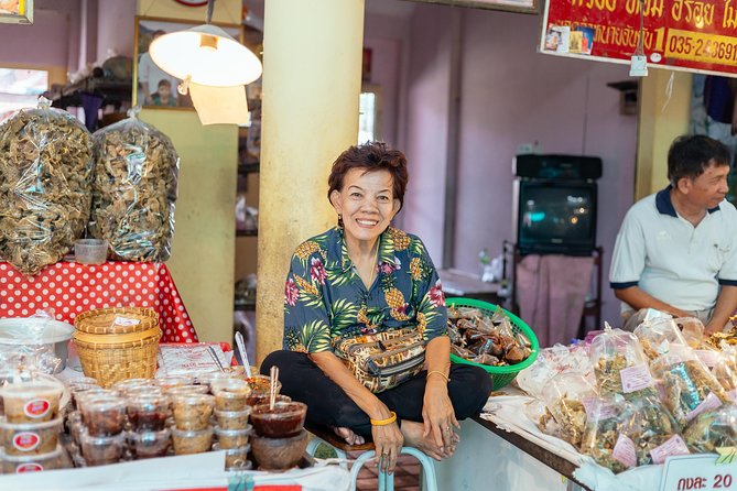 Drinks & Bites in Bangkok Private Tour - Stop 4: Soi Phetchaburi 5 and Thai holy basil