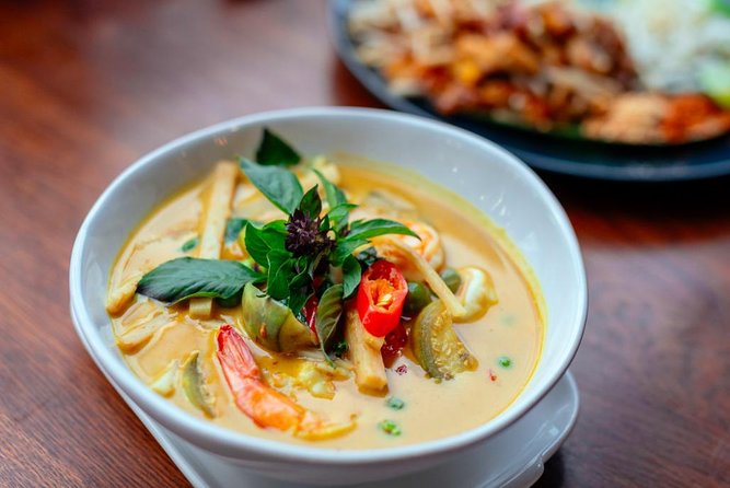 Drinks & Bites in Bangkok Private Tour - Stop 5: Phetchaburi 7 Alley for a cold drink and final tips