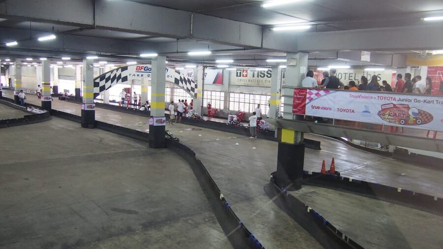 EasyKart Bangkok (RCA Plaza) : Go-Kart Racing Experience - What the Racing Feels Like: Corners, Bumps, and Why That Matters