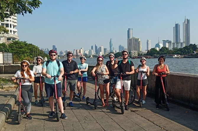 Electric Scooter Tour of Bangkok - Grand Postal Building and Haroon Mosque: two contrasts in one short stretch