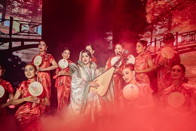 Fine Dining with Cultural Show by the Mandarin Oriental - From Mandarin Oriental to Sala Rim Naam: the teak-boat dinner start