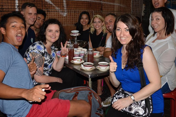 Flavors of Bangkok: Small-Group Chinatown Evening Food Tour - Stop 1 in Chinatown: First Thai-Chinese Bites and the Big Gate Moment