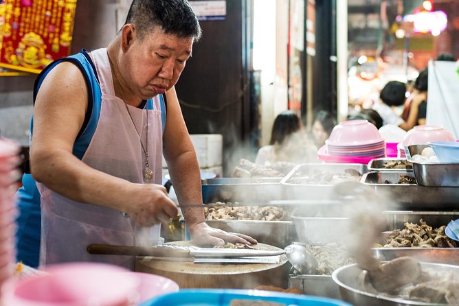 Flavors of Bangkok: Small-Group Chinatown Evening Food Tour - The Middle of the Walk: Extra Tastings, Drinks, and a Light Ending Pace