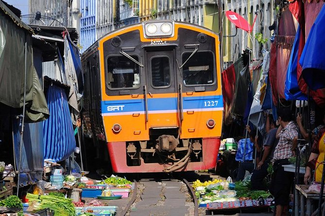 Floating Market Damnoen Saduak and Meklong Railway Market: Half Day Tour - Why These Two Markets Feel Different From Each Other