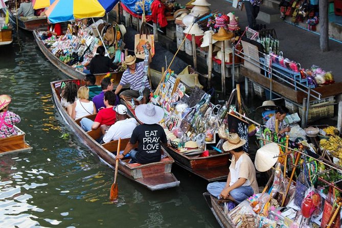 Floating Market Damnoen Saduak and Meklong Railway Market: Half Day Tour - Stop 1: Mae Klong Railway Market (Hoop Rom Market), Watching the Rails Take Over