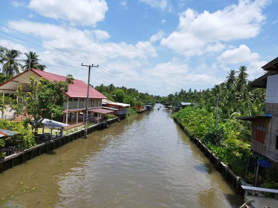 Floating Market Full-Day Bicycle Tour from Bangkok - Wat Bang Kung and Wat Bang Kae Noi Temples: Roots and Wax Statues
