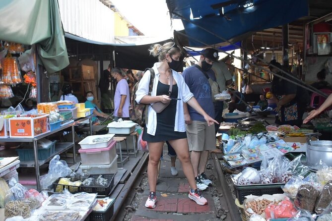 Floating Market with Great Pagoda Temple and Wat Sam Phran - Why This Bangkok Day Starts at 7:00 am