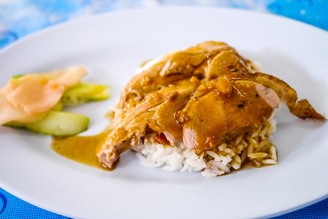 Foodie Experience of Historic Bang Rak - Crispy dough with green curry to close strong