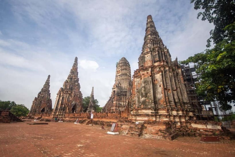 From Bangkok: Affordable Ayutthaya Highlights Tour - Wat Phra Si Sanphet, royal chedis and palace-ground scale