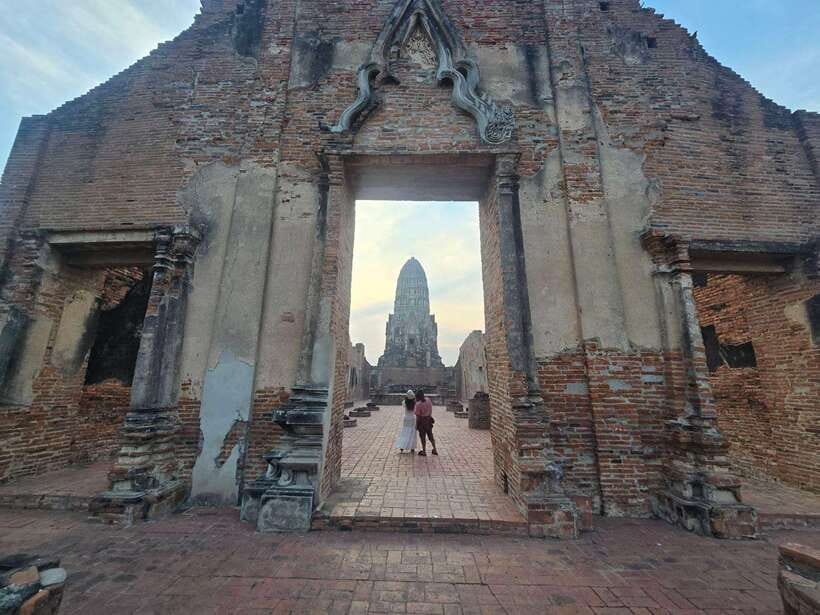 From Bangkok: Ayutthaya Afternoon Tour with Boat & Tuk-Tuk - Wat Chaiwatthanaram night views, lit up after dark