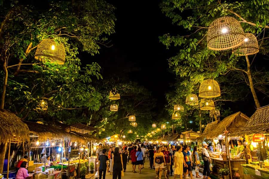 From Bangkok:Ayutthaya Night Temples&Market with local Snack - Wat Yai Chai Mongkhon: chedi views and calm Buddha moments