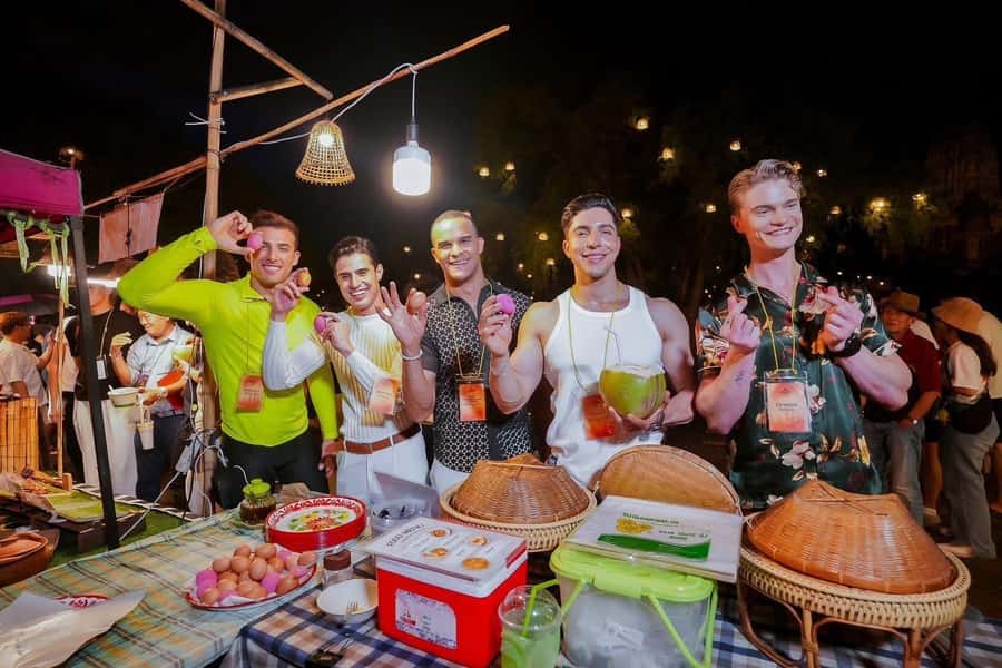 From Bangkok:Ayutthaya Night Temples&Market with local Snack - Ayutthaya night market: browsing time without the stress