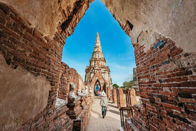 From Bangkok: Ayutthaya Temples Guided Tour with Lunch - Wat Chaiwatthanaram: riverside ruins and photo-friendly timing