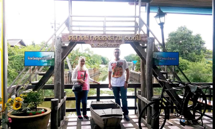 From Bangkok: Chachoengsao Tour and Bang Pakong River Cruise - Muban Namtan Sot palm juice tasting: a simple local taste worth ending on